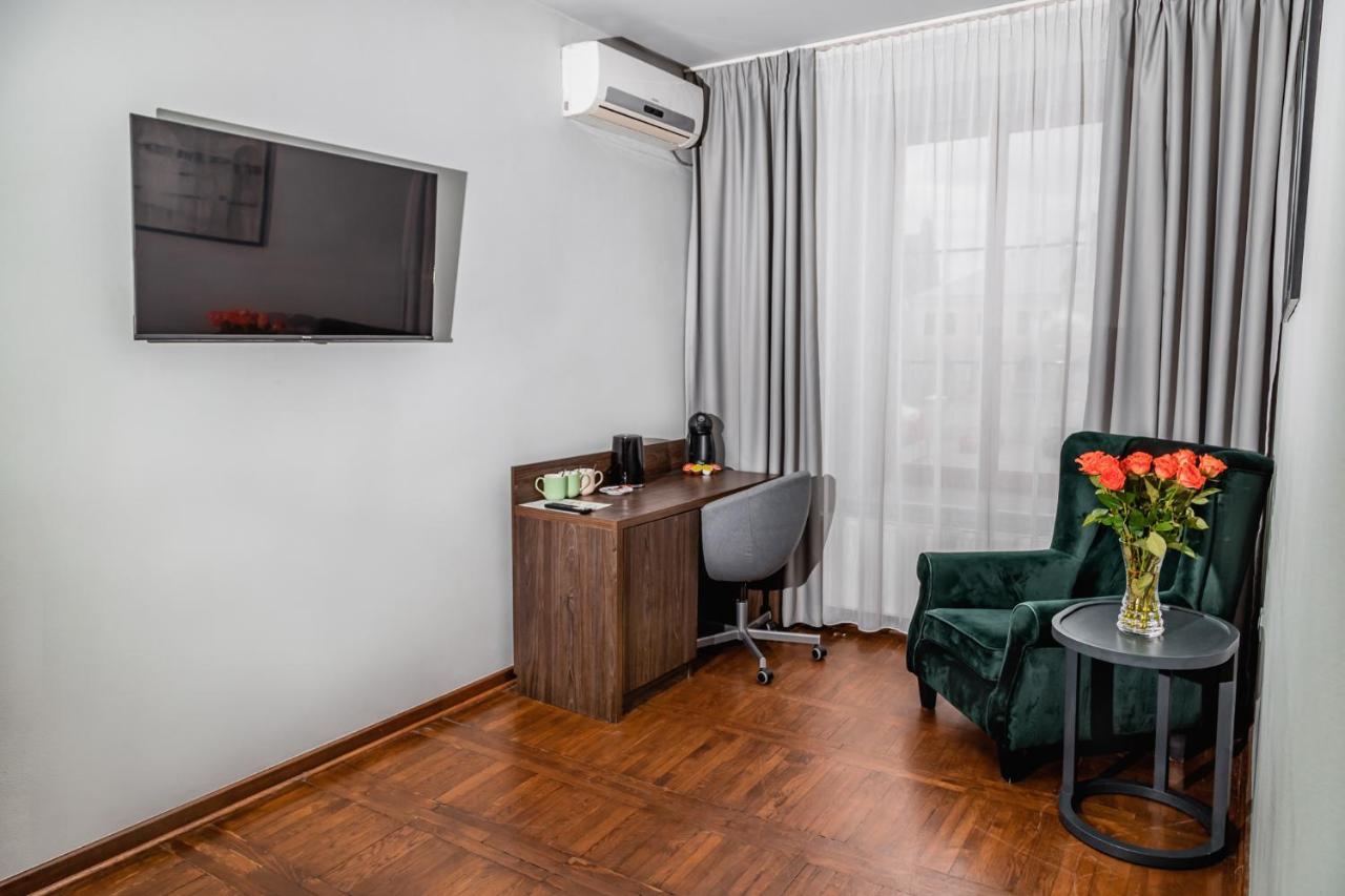 The Old Townhouse II Aparthotel Krosno Buitenkant foto